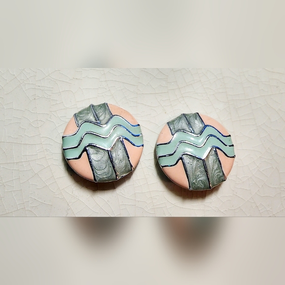 1980s pastel pink green cloisonne zigzag pattern clip on earrings - Picture 4 of 7
